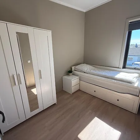 Апартаменты Moderne I Familievennlig Nabolag Гримстад